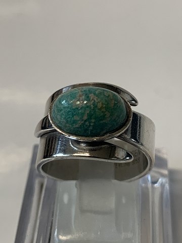 Sølvring med smuk grøn sten, designet af David Andersen. Stemplet 925s. Str. 55