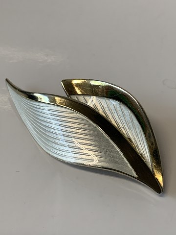 Sølvbroche med  i 925 sterlingsølv, stemplet 
A. SGH Norway.