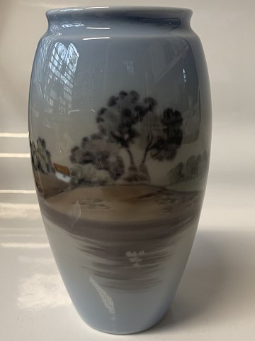 Bing & Grøndahl Vase, Motiv hus ved vandet
Dek. nr. 641-5254
