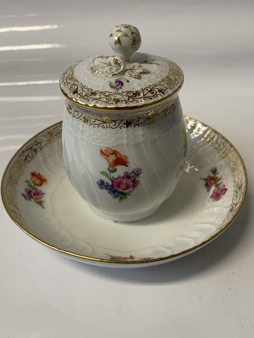 Tysk KPM Cremekop i Porcelæn med Blomster.
Højde med låg 11 cm.