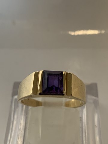 14 karat guld, Dame ring med en amatyst.
Ring størrelse 52.