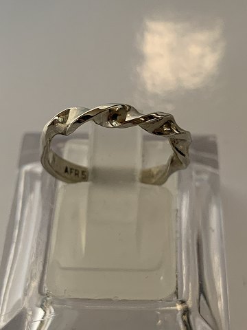 14 karat hvidguld, Dame ring med snoninger.
Ring størrelse 46.