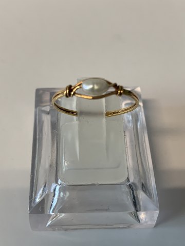18 karat guld, Damering med en perle.
Ring størrelse 55.