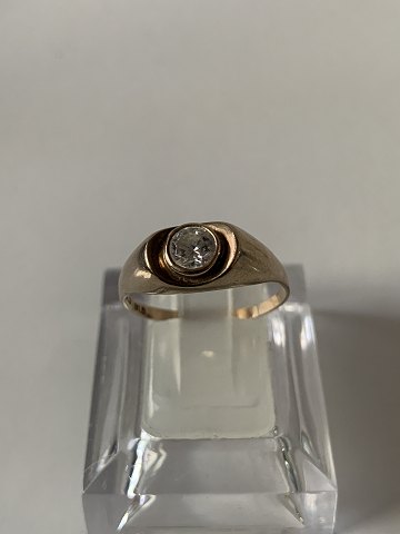 8 karat guld, Damering med klar sten.
Ring størrelse 58.