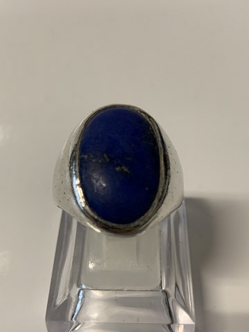 Statement ring in sterling silver with Lapis lazuli.
Size. 66.