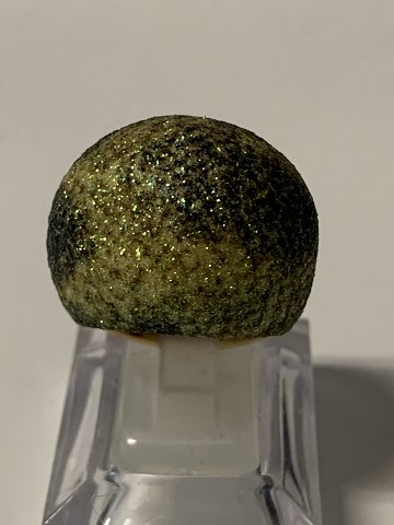 Statement ring in gold-plated sterling silver with green stones.
Size. 61.