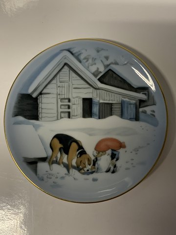 Bing & Grøndahl, Nisse fodre hund lille platte af Harald Wiberg.