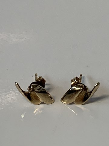 Øreringe i 8 karat guld.