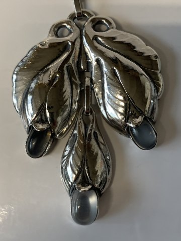 Halssmykke i jugend sølv med Månesten 
830 s. Art Nouveau