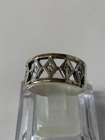 Platin & Guldring med 5 sten.
Ring størrelse 58.