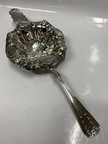 Tesi i sølv 1861
Længde 18,5 cm