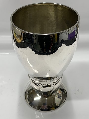 Sølv Vase på fod hammerslået C.M.Cohr.
Størrelse 21 x 12 cm