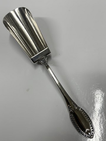 Sugar spoon / Salt spoon in silver
Length 11.1 cm
Stamped 800s