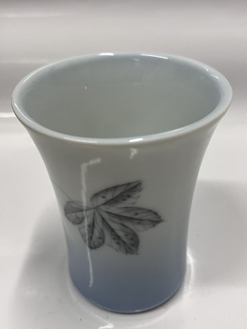 Bing & Grøndahl, Løvfald Vase 
Dek.nr. 207
Højde 7 cm.