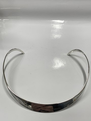 Frank Ahm. Necklace in sterling silver 80.
Inner Diameter 13.4cm
Inner Length 13.7 cm.