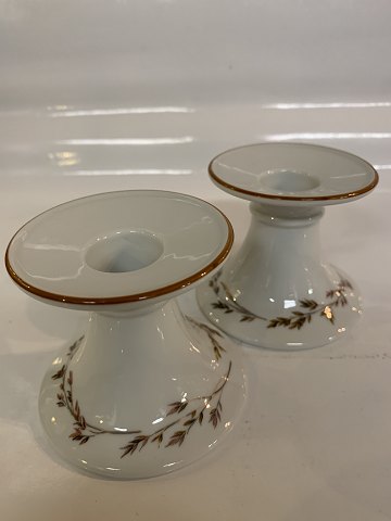 Mads Stage jagtstellet Lysestager med bladranke 1 par.
Højde 6,5 cm.