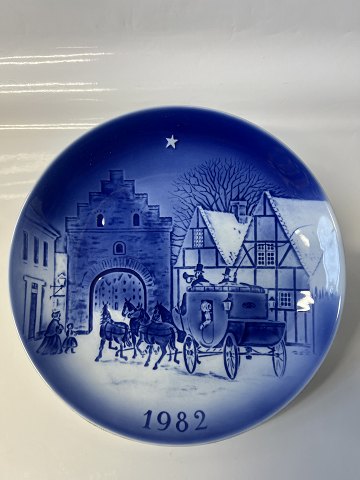 Christmas plate Desiree Denmark 1982Twelve by the Mail- CoachMeasures: 18.5 cm