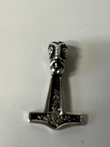Thors hammer Længde 3,5 cm Bredde 2 cm.