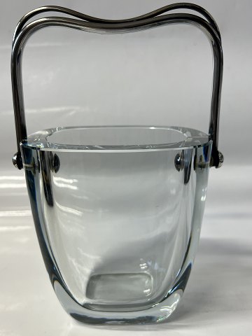 Ice bucket with 925s silver mounting.