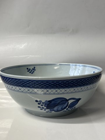 Royal Copenhagen Tranquebar, extra large round bowl.Decoration No. 11/958.