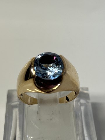 14 carat Gold Vintage Ladies Ring with light blue stone.Size 54.