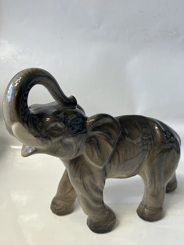 Figur Elefant Stående.Højde 21 cm.