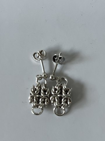 Hænge øreringe i sterling sølv.Længde 2 cm.