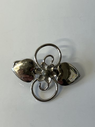 Smuk broche i sølv.