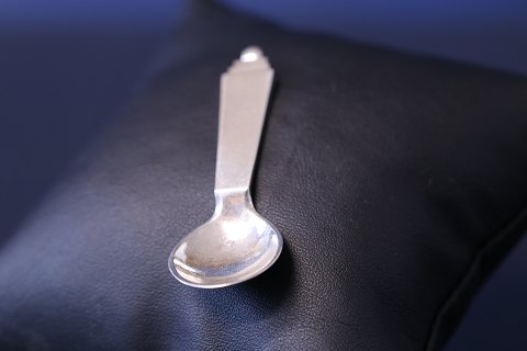 Georg Jensen Pyramid Salt Spoon Sterling Silver.Length 5.0 cm.