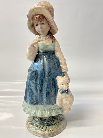 Standing Girl, Figure Spanish.Height 27.0 cm.