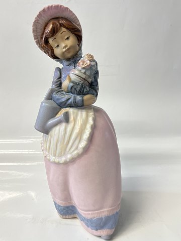 Gardener Girl, Figure Spanish Nao.Height 27.0 cm.