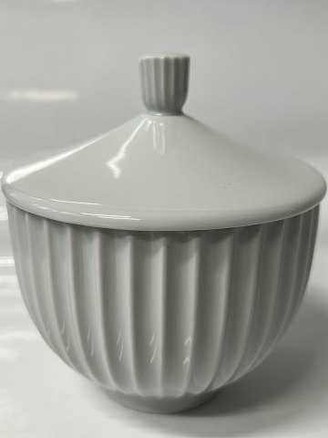 Lyngby Porcelain bonbonniere.Measures 10.0 x 12.5 cm.