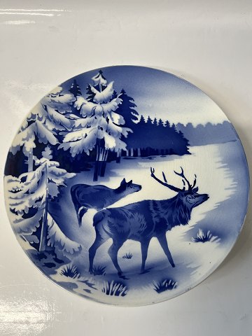 Deer among trees in winter.Ø 20,0 cm.