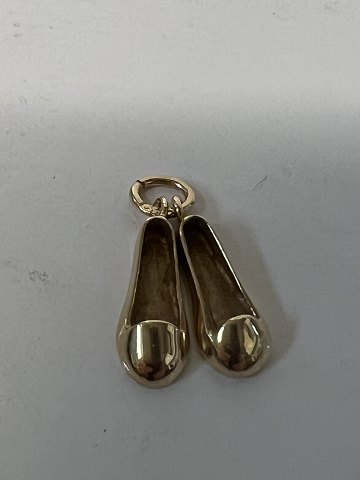 Et par sko Vedhæng/Charms i 14 karat guld.Højde: 1,8 cm.
