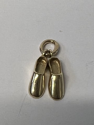 Et par sko Vedhæng / Charms i 14 karat guld Højde: 1,8 cm.