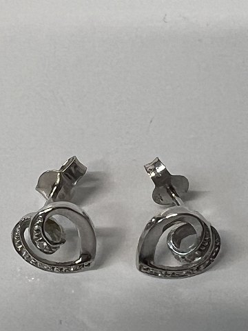 Earrings in 14 carat white gold, with inlaid diamonds.Length 1.0 cm.