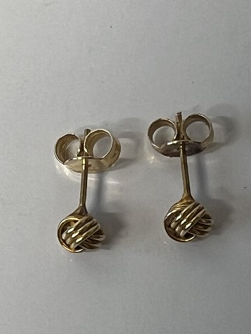 Knot earrings in 14 carat gold.