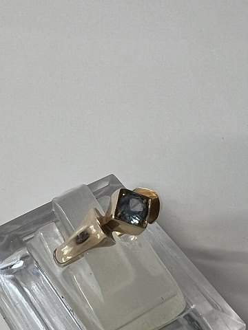 14 kt gold Vintage Ring with light blue stone.Size 51.