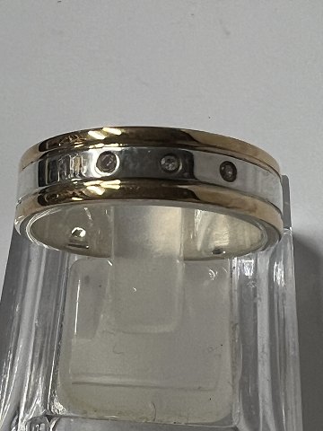 Vielsesring i sølv og guld skinner med tre Diamanter.Størrelse 63.