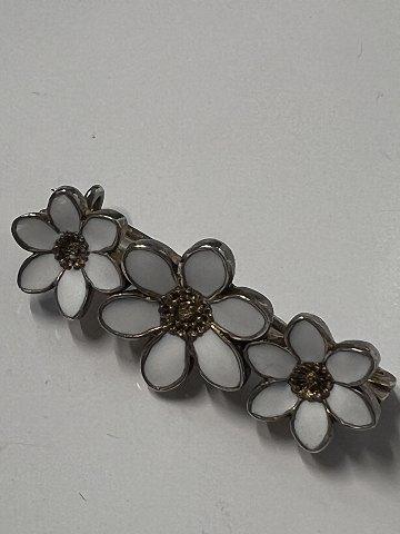 Sølv Broche med hvid emalje BlomsterLængde 2,9 cm.