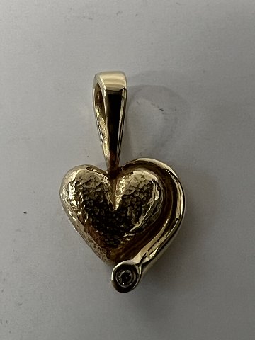 14 karat guld. Hjerte med indlagt diamant.Charms / Vedhæng.Højde 1,8 cm.