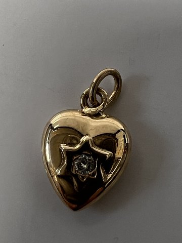 14 karat guld. Hjerte med indlagt diamant.Charms / Vedhæng.Højde 1,1 cm.