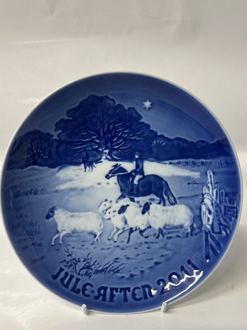 Bing & Grondahl Christmas plate from 2011, Home for Christmas Eve.