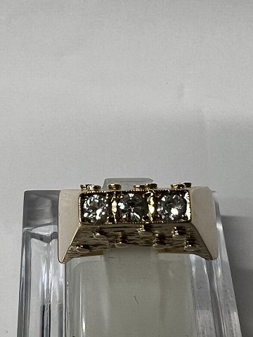 14 karat guld, Vintage ring med 3 sten.Størrelse 54.