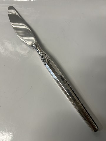 Cheri Dinner knife with serrated edge Silver plated.Length 22.2 cm.