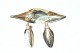 Brooch and earrings with pearl, 14 carats