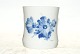 Kongelig Blå Blomst Flettet, Vase / Cigaret bæger 
Dek. Nummer 8253
Højde 7 cm.
Diameter 6,5 cm.
SOLGT