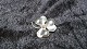 Three-leaf clover Brooch
Measures 24.49 mm
Nice and well maintained condition