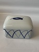 Danild 40 / Harlekin Butter box
Lyngby Porcelain, Refractory
Size 12 x 10 cm.
SOLD