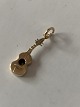Pendant 14 carat gold, designed like a violin.